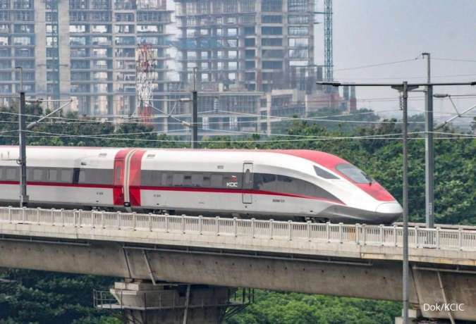 Pastikan Kesiapan Operasional, KCIC-Kemenhub Uji Pertama Kereta Cepat Jakarta-Bandung