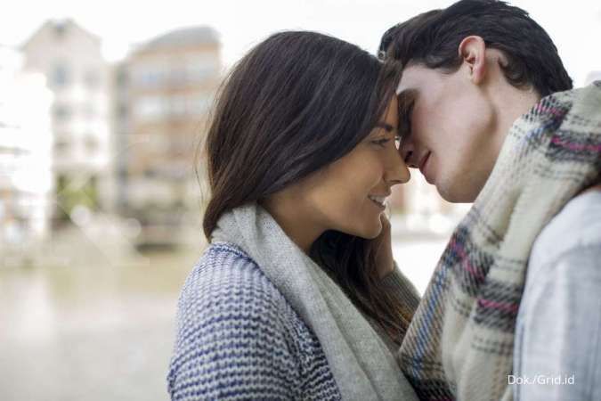 4 Hal Perlu Diperhatikan Sebelum Berciuman dengan Pasangan!