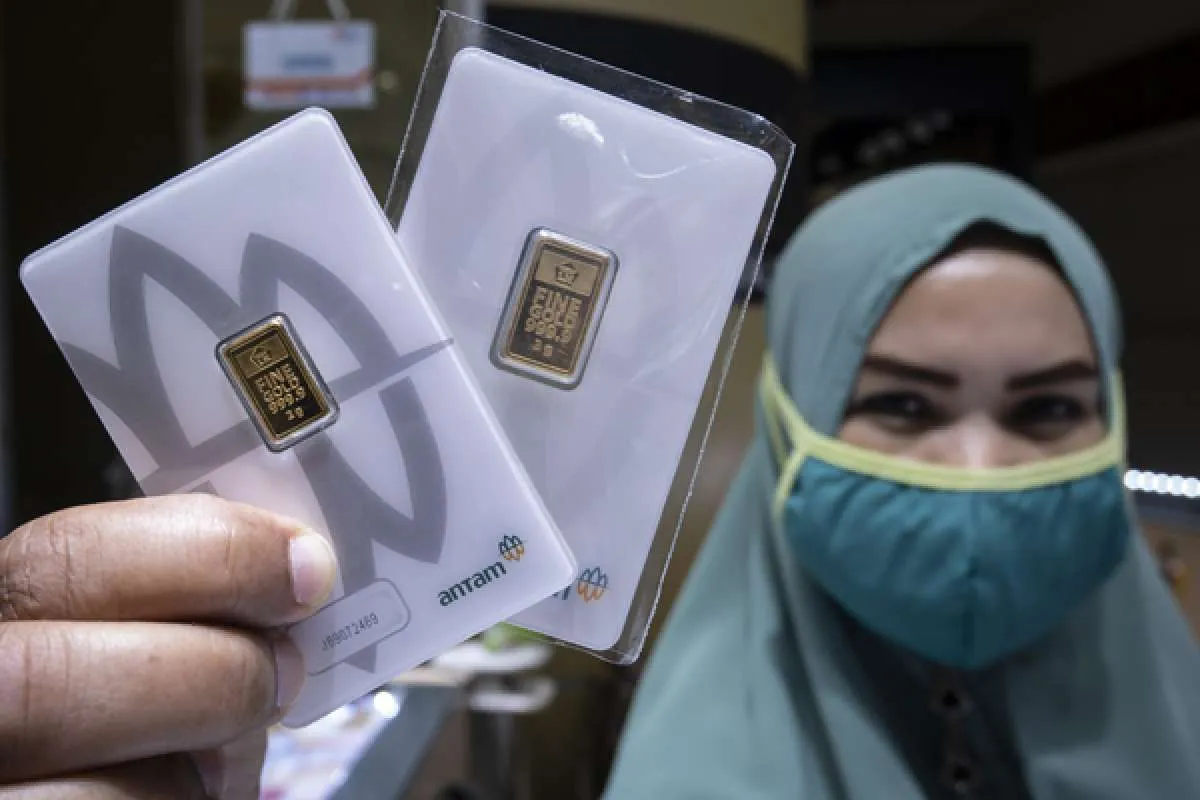 Harga emas 24 karat Antam turun Rp 17.000 per gram, Rabu 8 April 2020