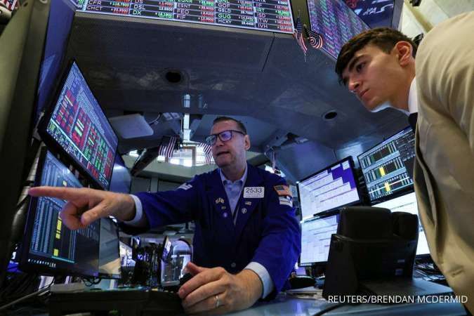 Wall Street: S&P 500, Dow Ditutup Terkoreksi Setelah Laporan Pendapatan Bank 