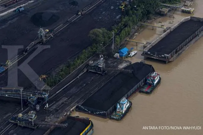 Indonesia sets Nov benchmark coal price at record $215 per tonne - ministry