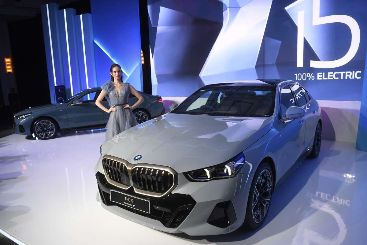 BMW Luncurkan Mobil Listrik i5 dengan Kapasitas Baterai 81,2 kWh