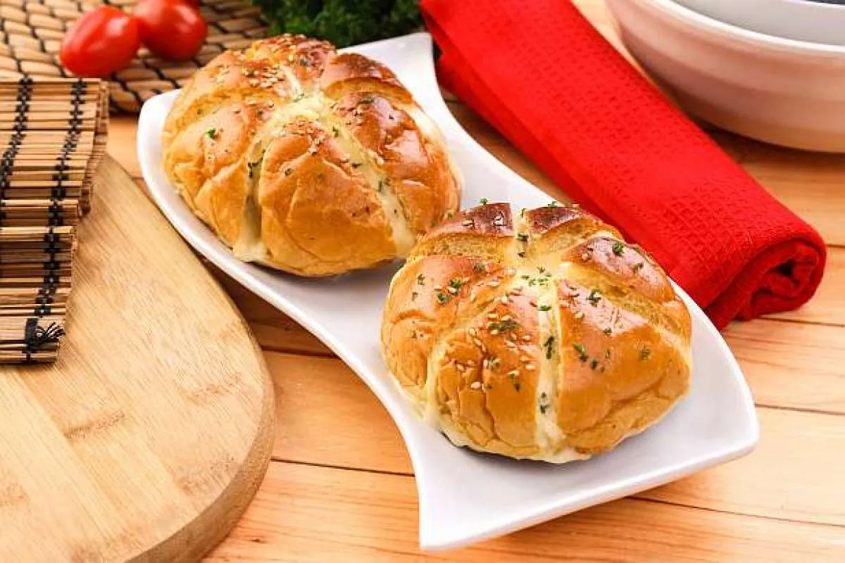 Korean Bread Garlic Cheese, Camilan Roti Gurih ala Korea yang Super Praktis
