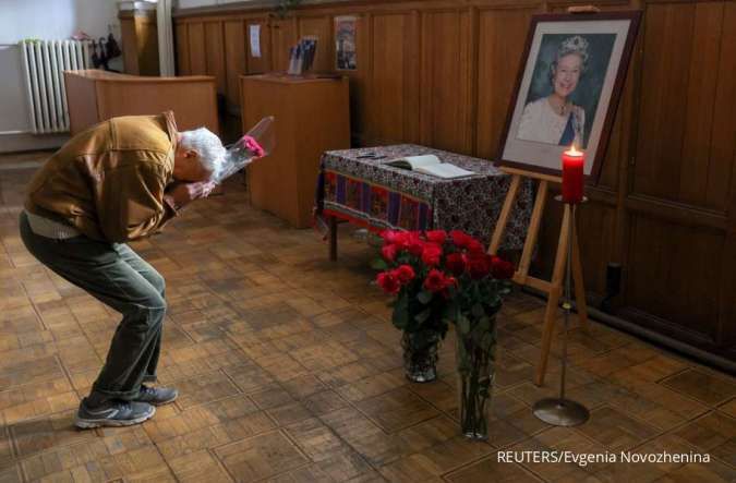 Kremlin Beri Penghormatan, Beberapa Orang Rusia Meratapi Kematin Ratu Elizabeth
