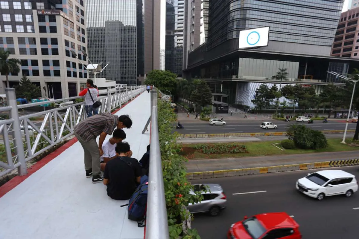 Koalisi Pejalan Kaki usulkan JPO tanpa atap di Jalan Sudirman dirobohkan