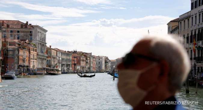 Italy approves new deficit hike to help coronavirus-hit economy