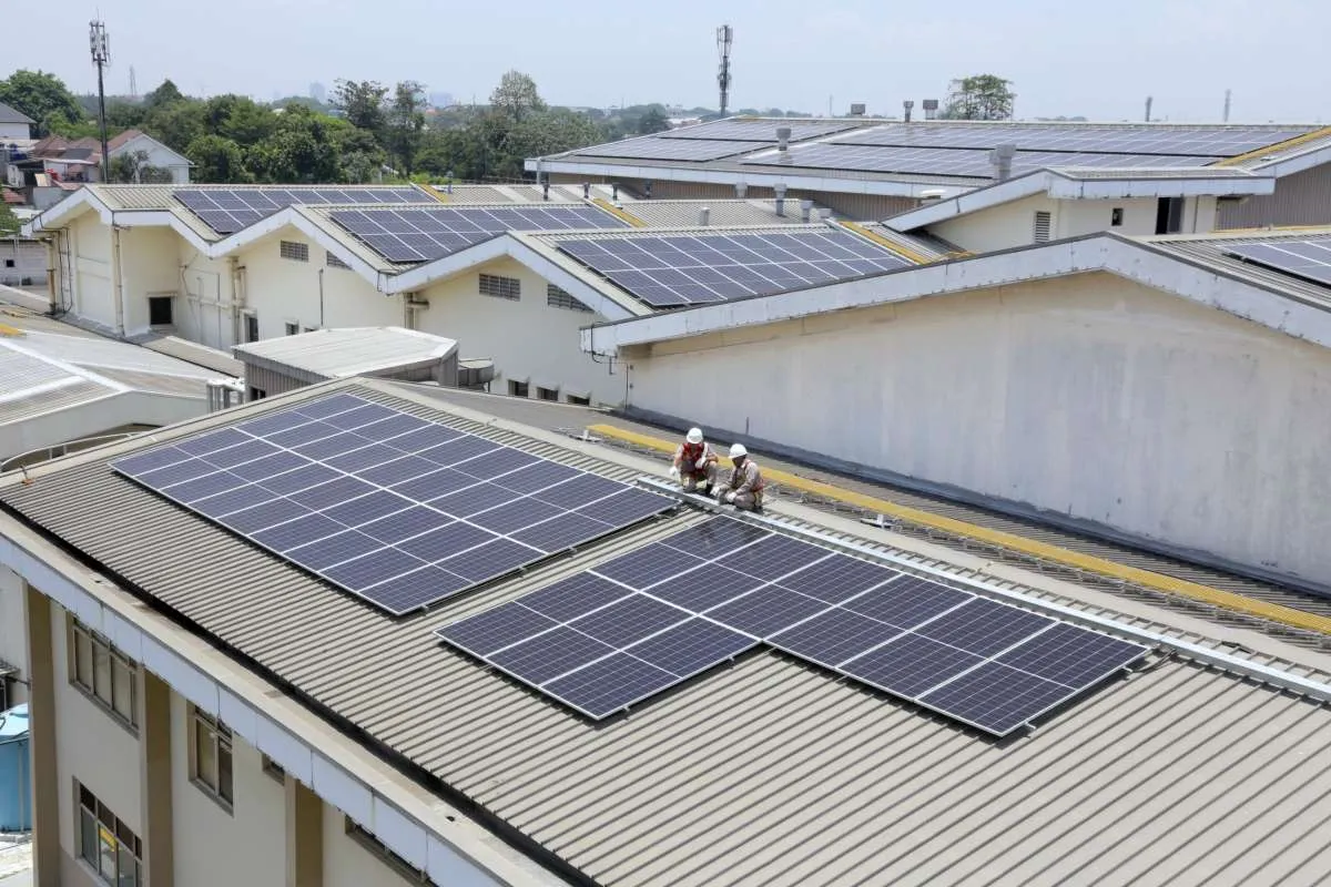  Dorong Transisi Energi, Merck Pasang Panel Surya di Pabriknya
