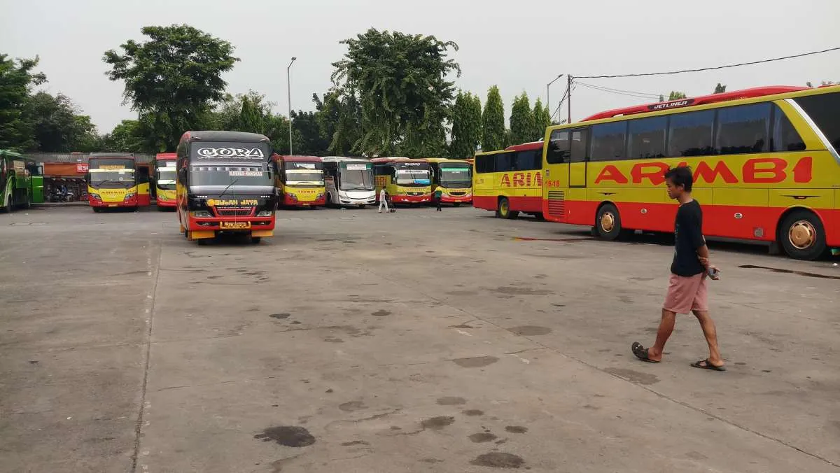 Kena dampak larangan mudik, bagaimana nasib awak bus?