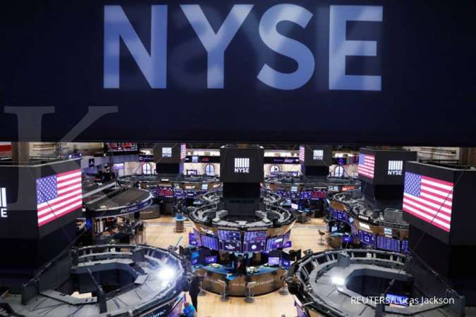 Wall Street memerah didorong aksi jual investor untuk merealisasikan keuntungan 