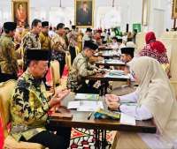 Menteri, DPR, DPD, dan TNI/Polri Tunaikan Zakat melalui BAZNAS RI