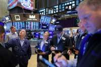 Wall Street Turun, Imbas Penurunan Penjualan Target Corp dan Kurangnya Pasokan Micron