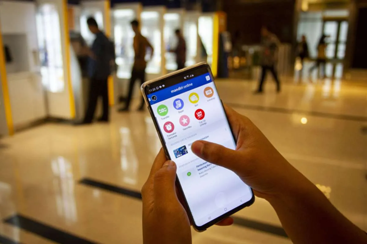 Males antre di kantor Bank Mandiri, buka deposito online via Mandiri Online