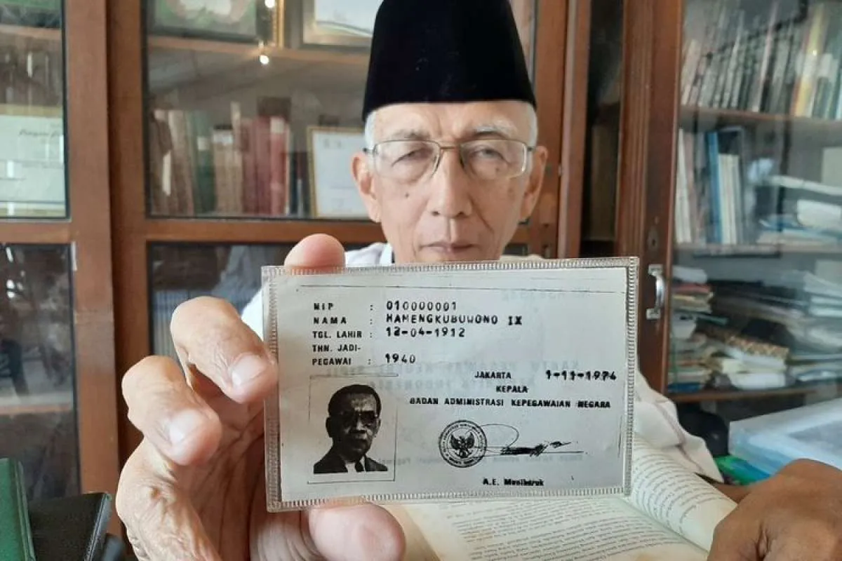 Halo para PNS, mau tahu siapa PNS pertama dengan NIP 010000001? 