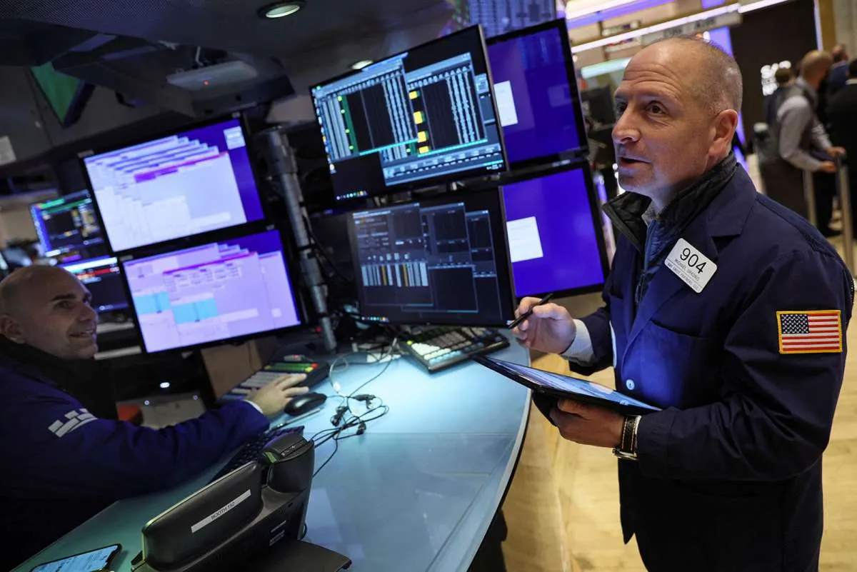Wall Street Turun Tajam Jelang Akhir Pekan Saat Data Tenaga Kerja AS Membaik