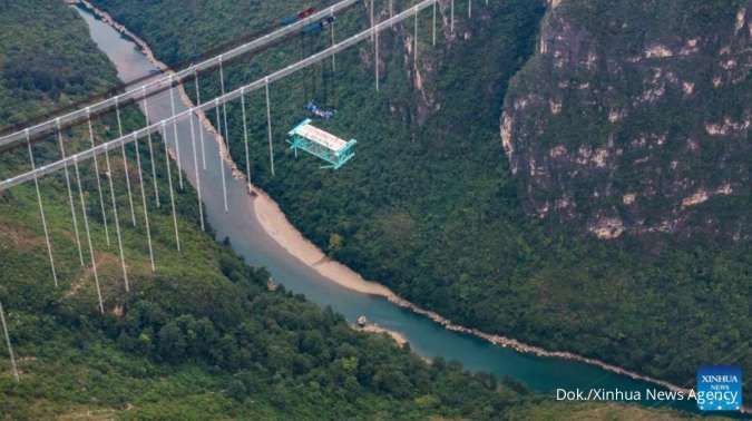 Huajiang Canyon Bridge