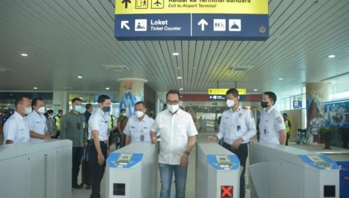 Menhub Ajak Naik Kereta Bandara YIA dan Ingatkan Tetap Disiplin Prokes