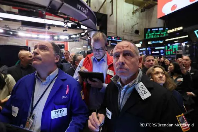 US STOCKS - Dow, S&P Fall for Third Straight Session with Inflation Data Eyed