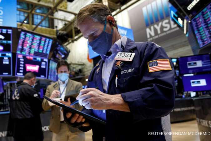 Wall Street: Dow Jatuh Lebih 100 Poin Terseret Saham Perbankan