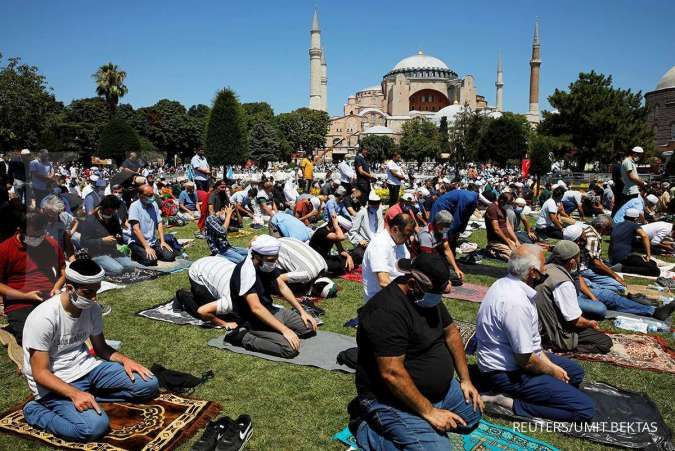 Setelah 86 tahun, warga Turki bisa salat lagi di Hagia Sophia