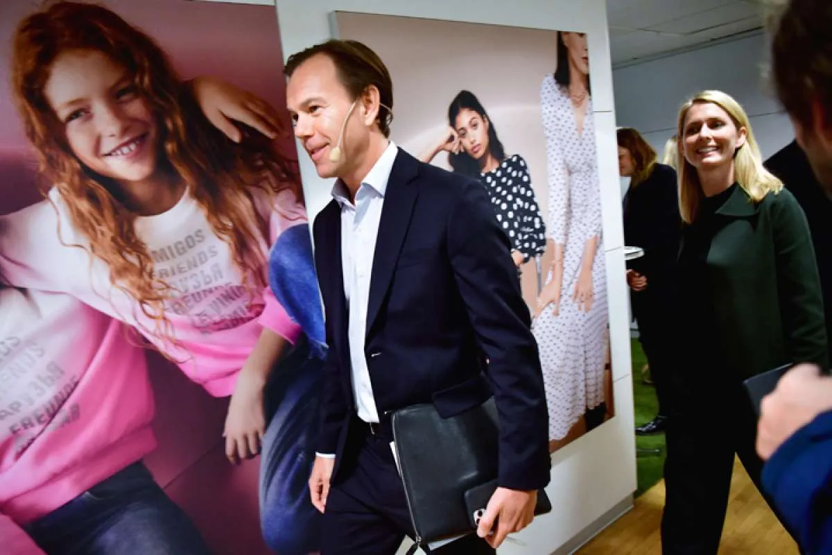 Tutup ratusan toko, H&M beralih ke penjualan secara online