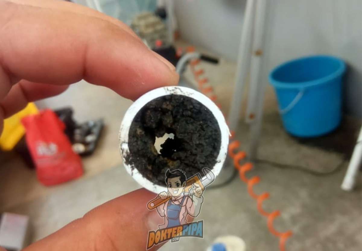 Menampung Kucuran Laba dari Cuci Pipa