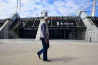 Sedang krisis keuangan, Juventus dekati AS Roma untuk barter pemain