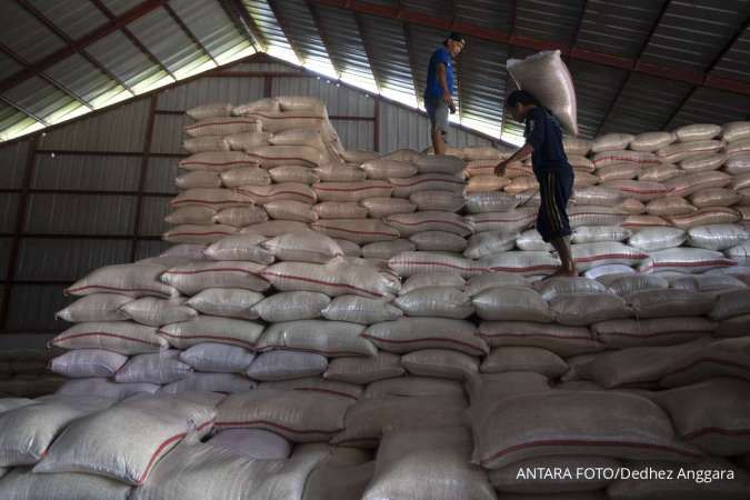 Bulog Telah Serap 2,1 Juta Ton Beras Petani