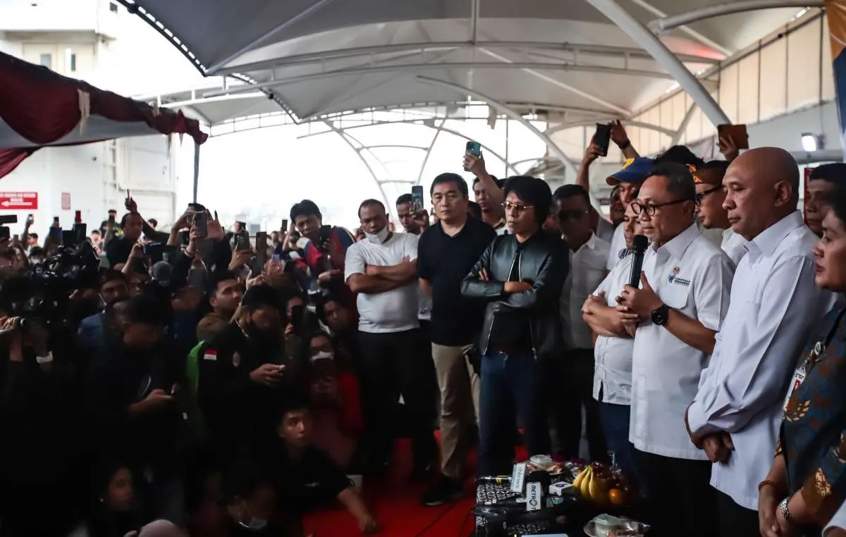 Hadapi Pedagang Pasar Senen, Mendag Zulhas Janji Siapkan Solusi Soal Pakaian Bekas