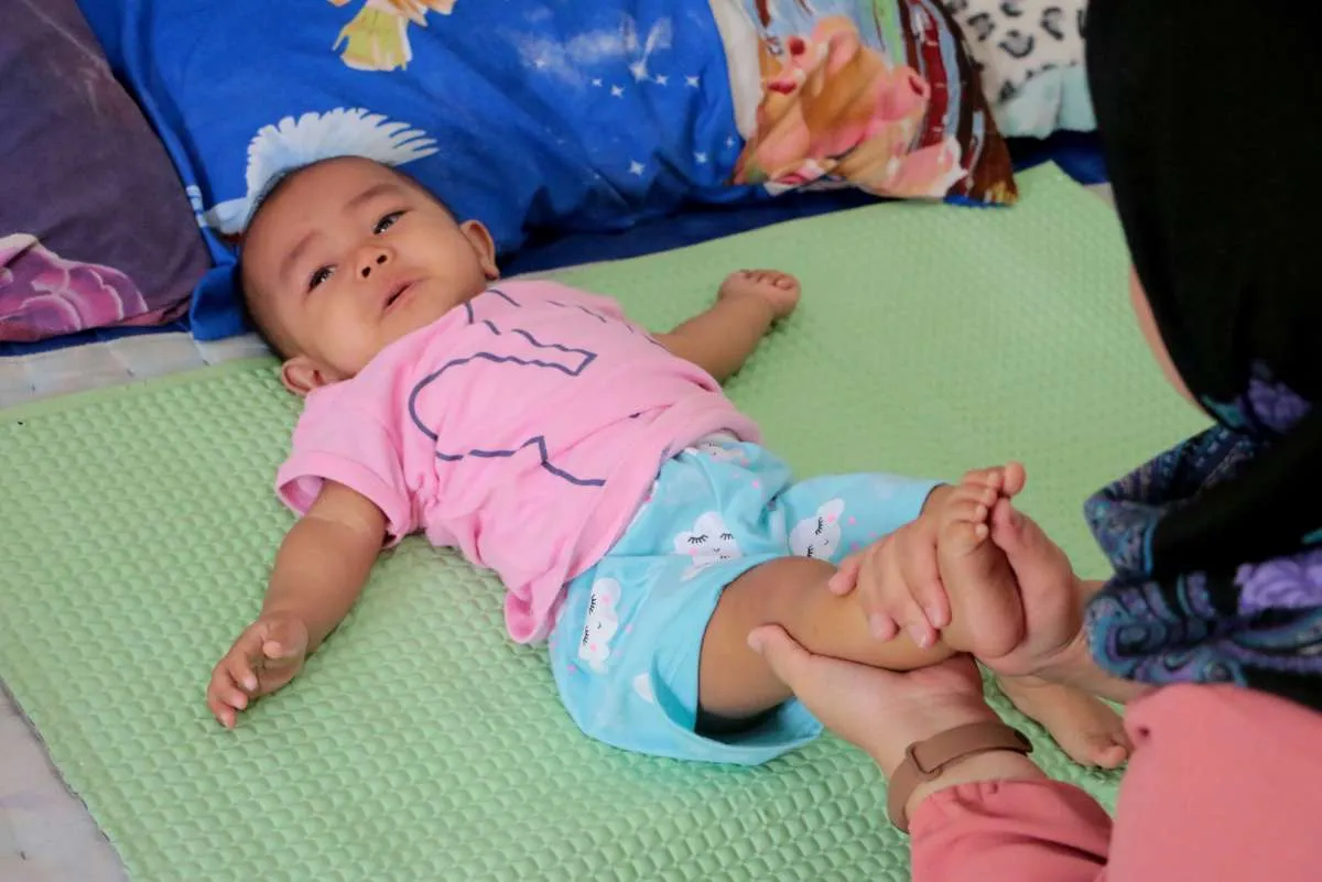 4 Cara mengatasi sembelit pada bayi terbaik yang bisa dilkaukan orangtua