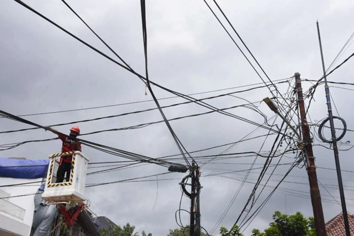 Operator telekomunikasi bisa mendapat ganti rugi dari penurunan kabel udara