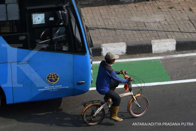Jalur khusus pengendara sepeda diharapkan dapat menekan polusi udara di Jakarta