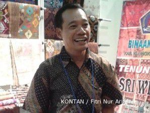 Wayan Widyantara: Penenun tua tulang punggung produksi (2)