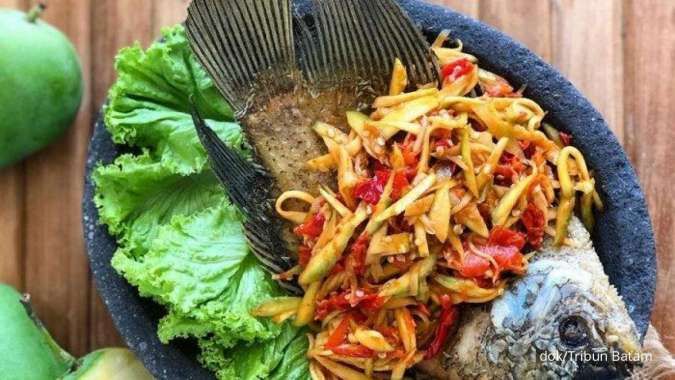 Inspirasi Resep Bawal Panggang Sambal Mangga Muda Asam Pedas yang Menggoda