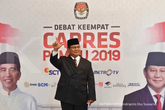 Tiba di lokasi debat, Prabowo acungkan dua jari