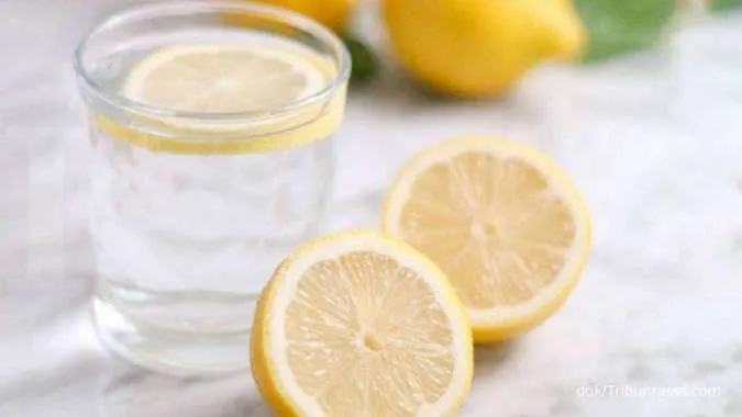 Infused water lemon