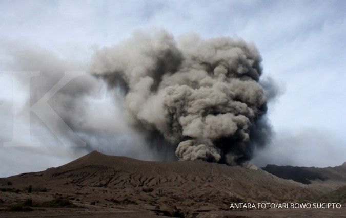 Bromo erupsi, Garuda alihkan penerbangan di Malang
