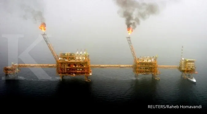 China's CNPC to take oil from Iranian fields it owns as normal