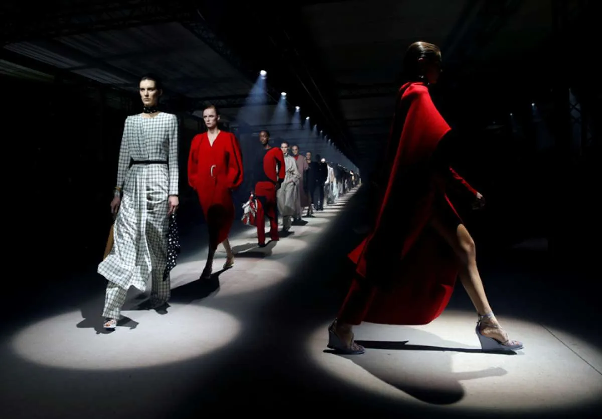 LVMH Tunjuk Sarah Burton Sebagai Direktur Kreatif Givenchy 