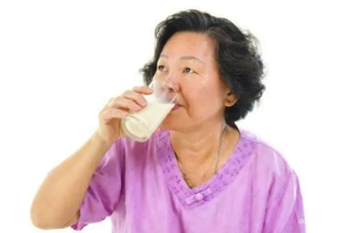 Pilihan Susu yang Aman Diminum oleh Penderita Kolesterol Tinggi