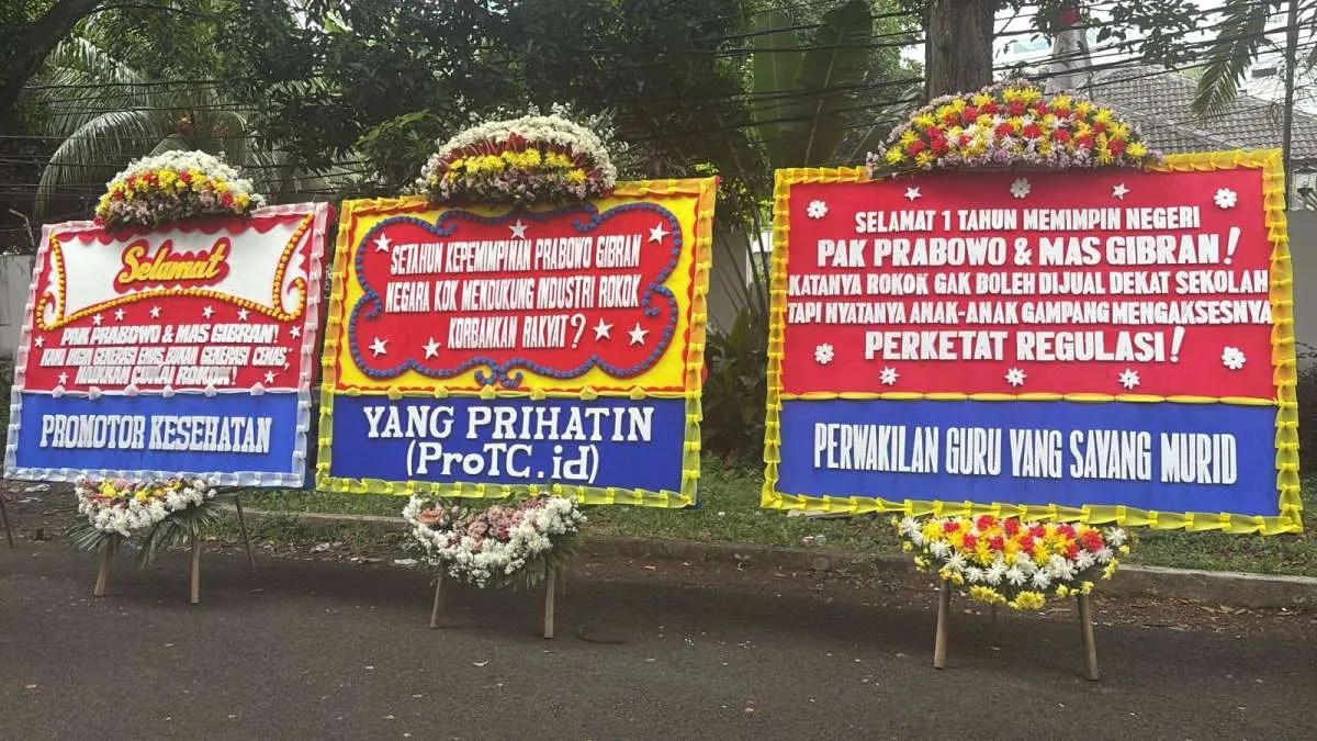 Depan Rumah Prabowo Dipenuhi Karangan Bunga, Sindiran untuk Murahnya Harga Rokok