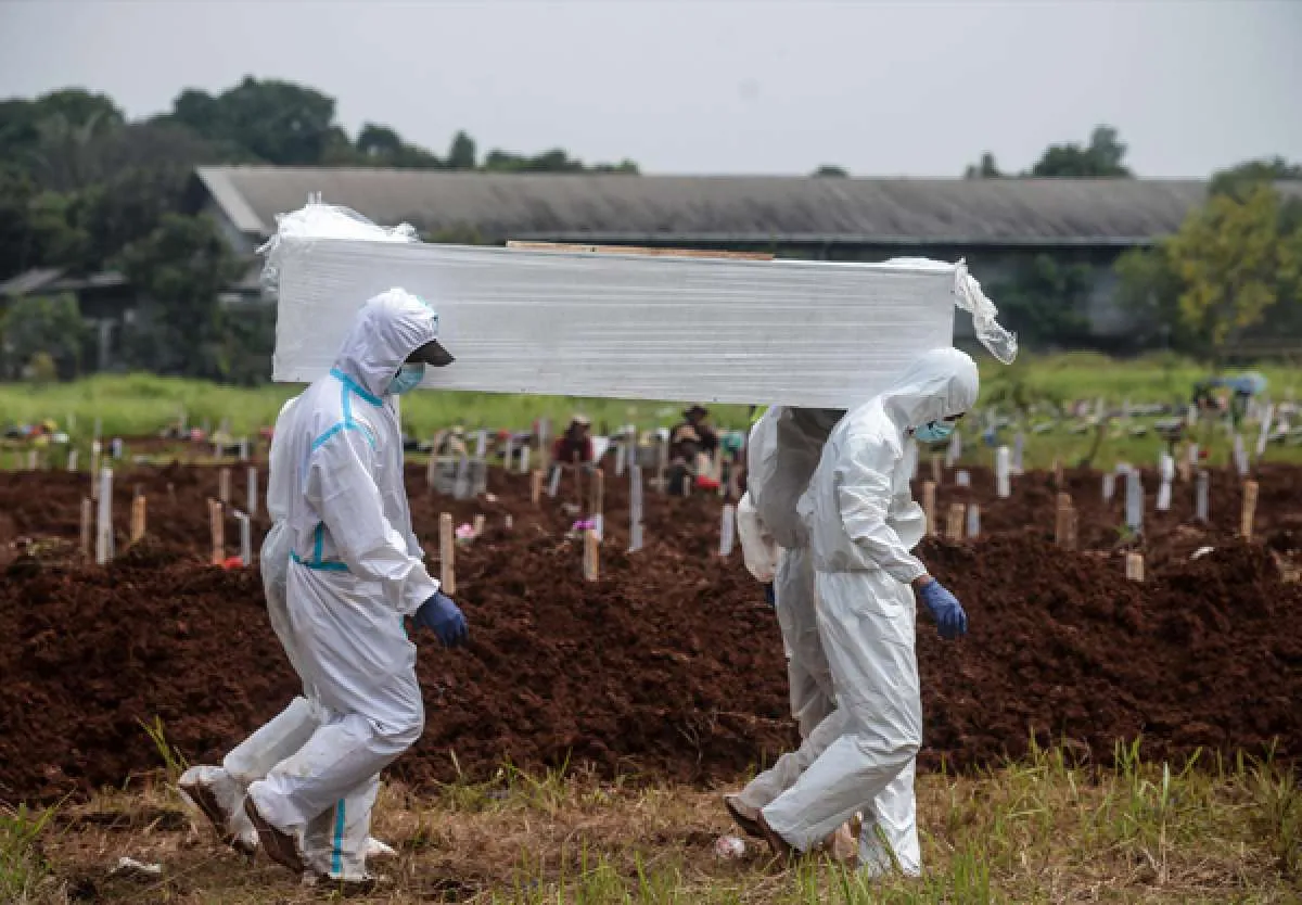 Anies: Pemakaman prosedur Covid-19 meningkat signifikan dalam sepekan terakhir