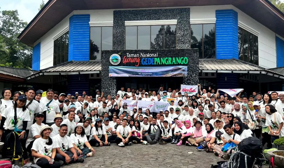Aksi Bersih Combiphar di Gunung GedePangrango,Eksplorasi Gunungnya Lestarikan Alamnya