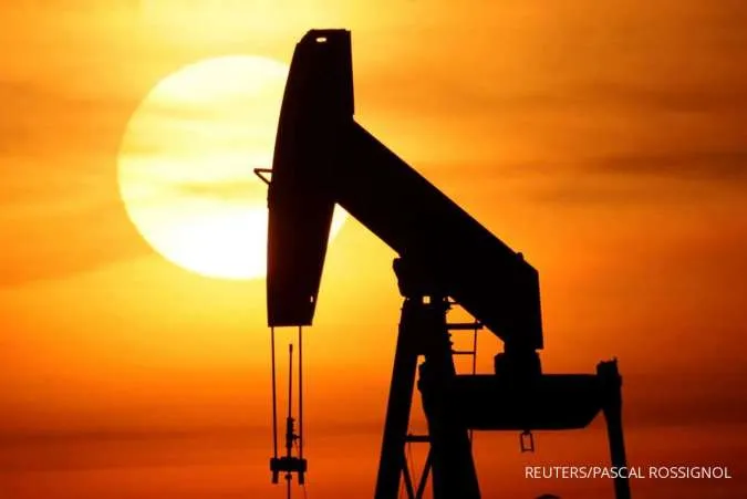 Oil Prices Ease in Early trading; Set to Post Weekly Gains