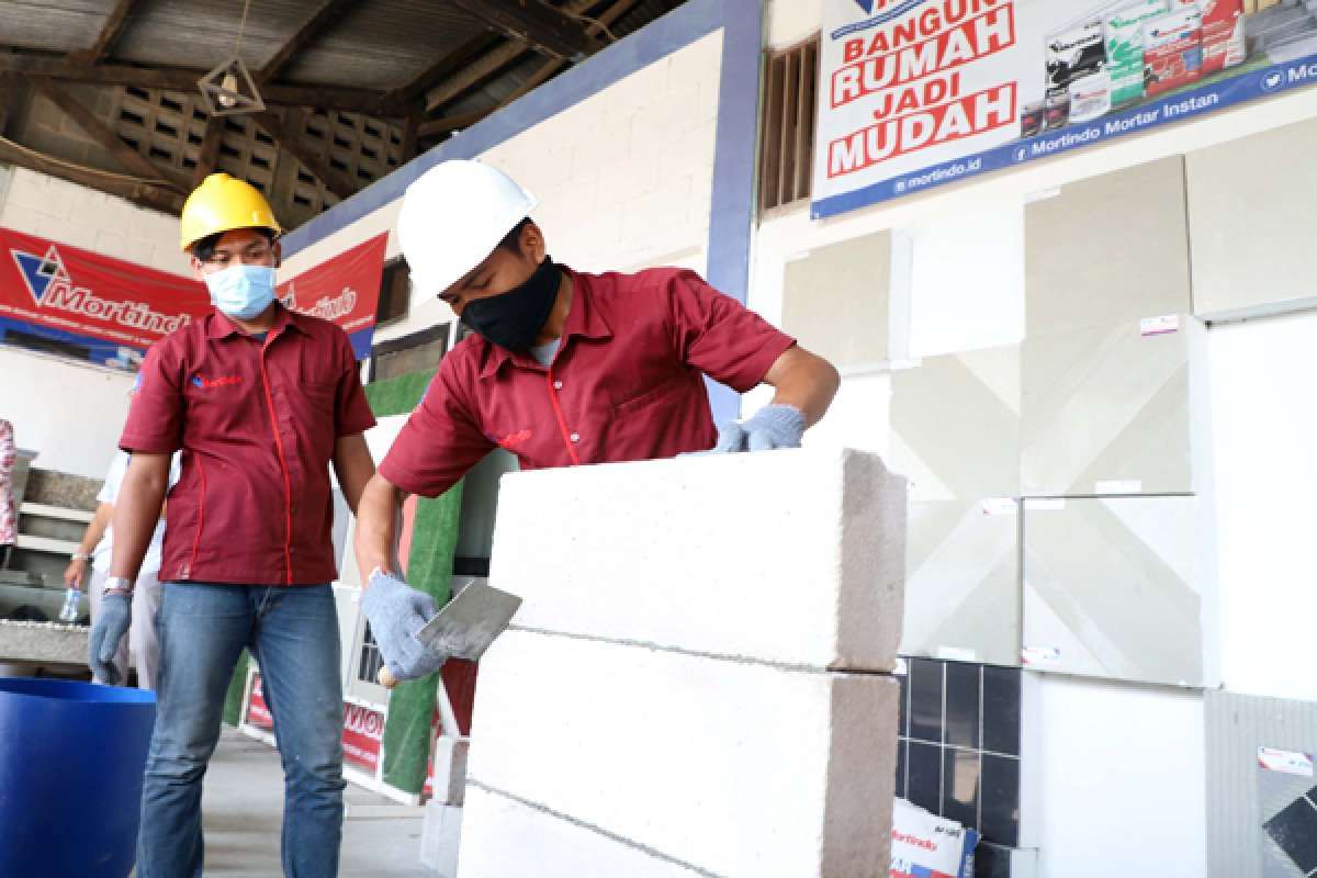 Produksi semen instan Mortindo