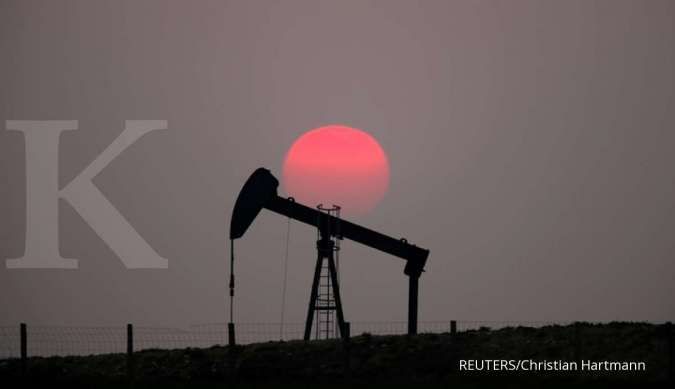 Data persediaan AS naik, harga minyak melorot