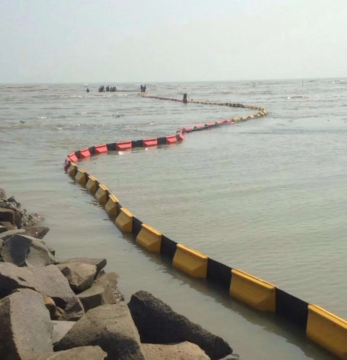 Persempit gerak tumpahan minyak, PHE ONWJ gelar oil boom lebih dari 5 km