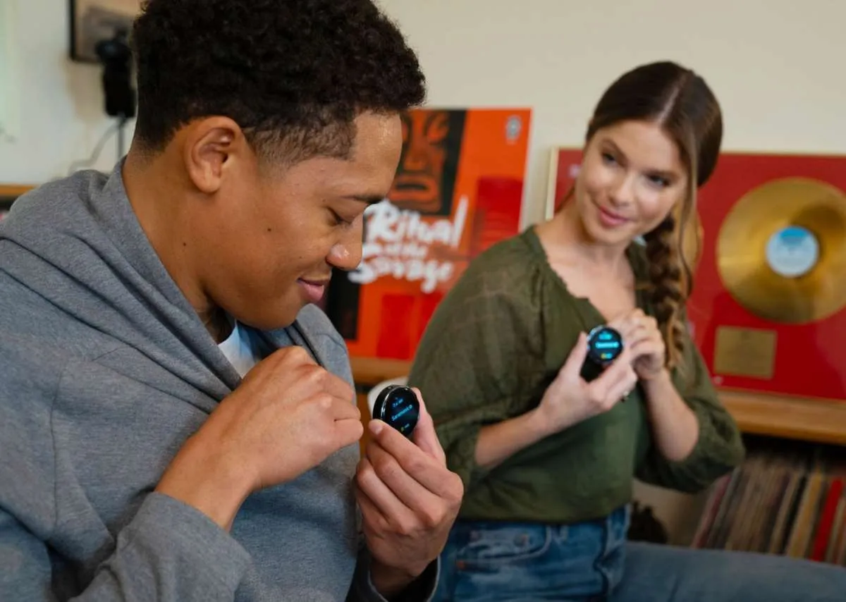 Saramonic Mengumumkan BlinkMe 2.4GHz Wireless Smart Microphone dengan Layar Sentuh