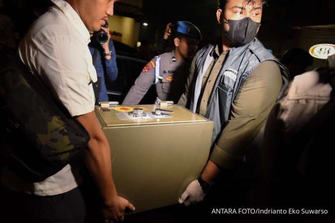 Kasus Eks Jampidsus Masuk Babak Baru, Kejagung Terima Tersangka dan Barang Bukti