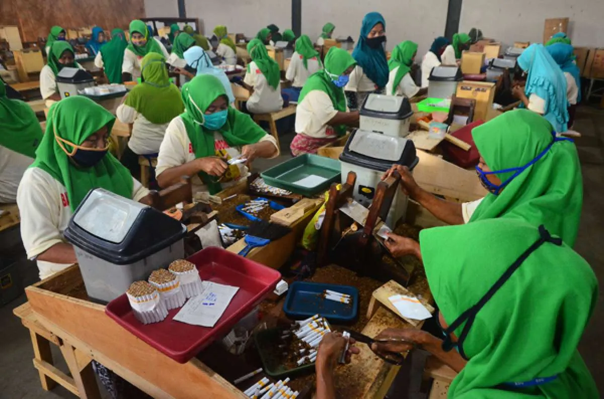 Ekonom Bank Permata menilai subsidi upah bisa bantu daya beli masyarakat