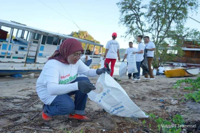 Kolaborasi Telkomsel Jaga Bumi & PlusTik Ajak Komunitas Lokal Bersihkan Pantai&Sampah